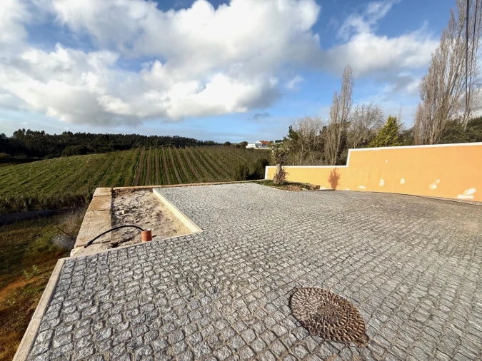 Moradia T3 para Venda em Salir de Matos Foto 11