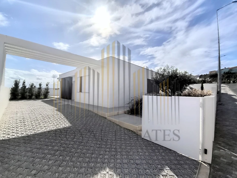 Moradia T3 para Venda em Lourinhã e Atalaia Foto 1