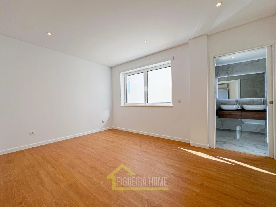 Apartamento T3 para Venda em Buarcos Foto 16