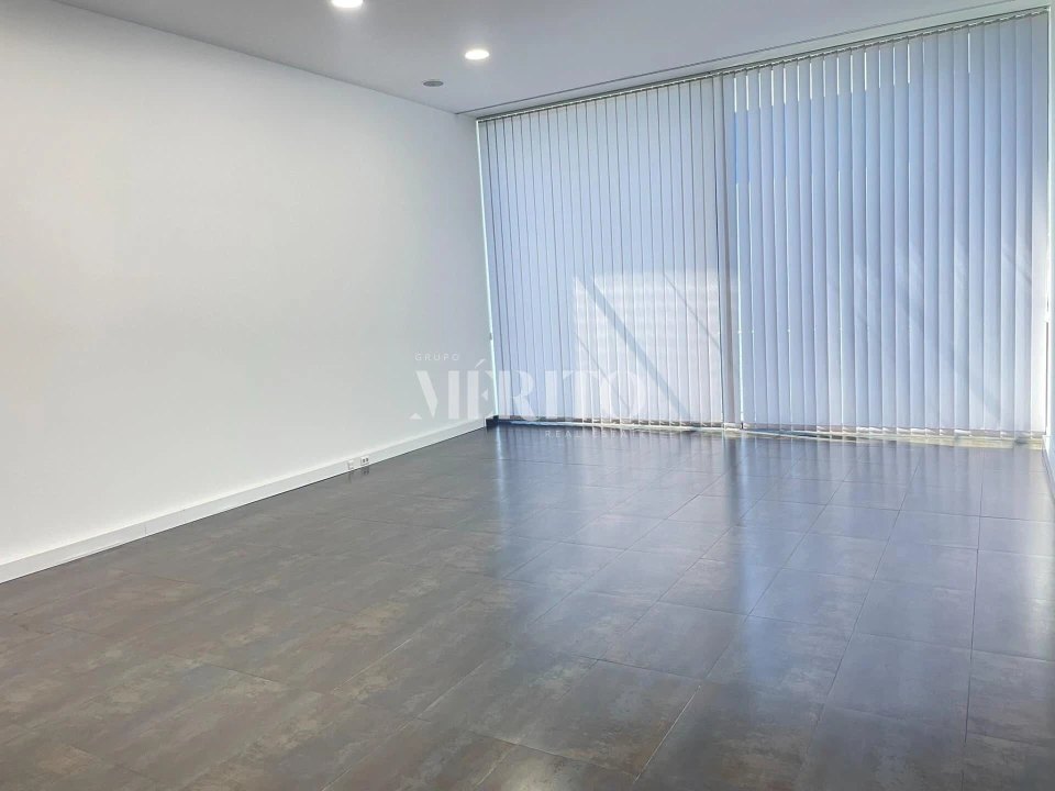 Loja para Arrendamento em Ferreiros e Gondizalves Foto 3