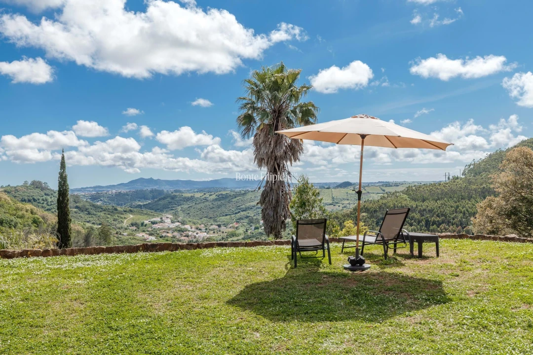 Moradia T6 para Venda em Igreja Nova e Cheleiros Foto 1