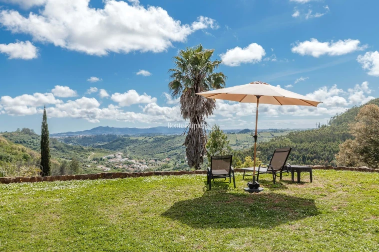 Moradia T6 para Venda em Igreja Nova e Cheleiros Foto 1