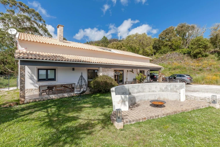 Moradia T6 para Venda em Igreja Nova e Cheleiros Foto 3