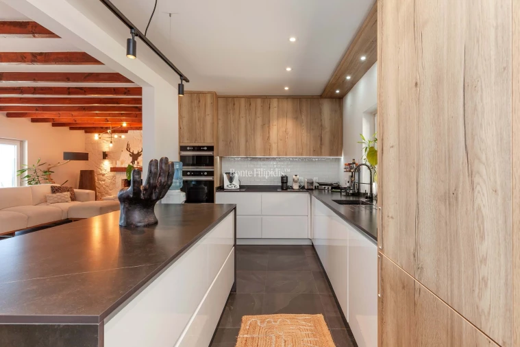 Moradia T6 para Venda em Igreja Nova e Cheleiros Foto 9