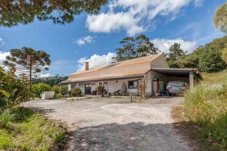 Moradia T6 para Venda em Igreja Nova e Cheleiros Foto 42