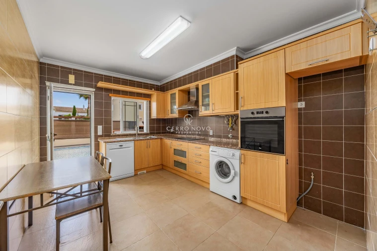 Moradia T3 para Venda em Ferreiras Foto 4