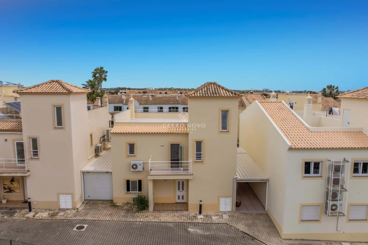 Moradia T3 para Venda em Ferreiras Foto 24