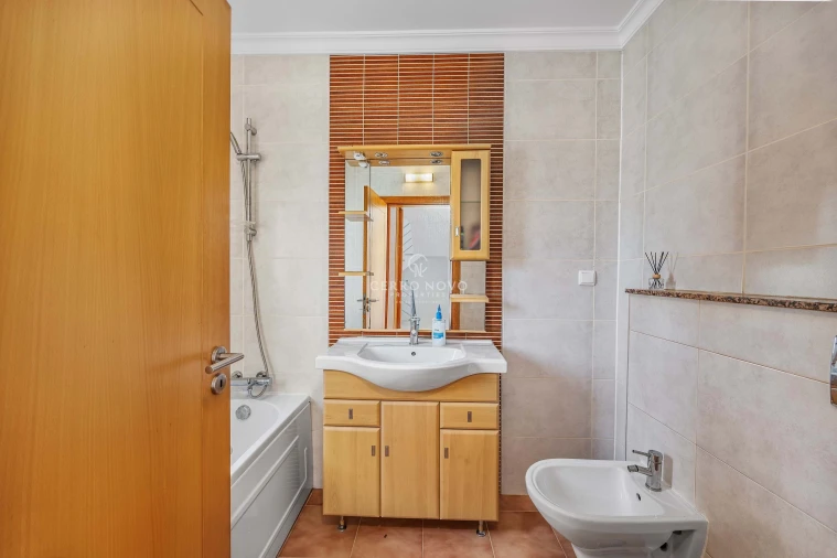 Moradia T3 para Venda em Ferreiras Foto 19