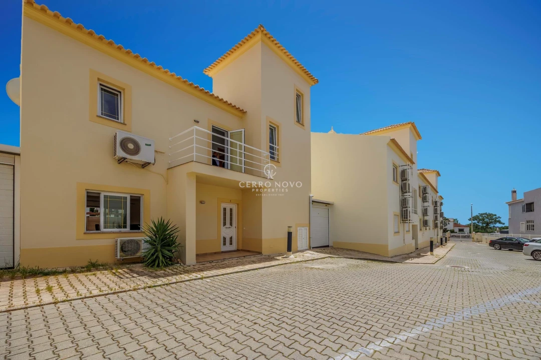 Moradia T3 para Venda em Ferreiras Foto 9