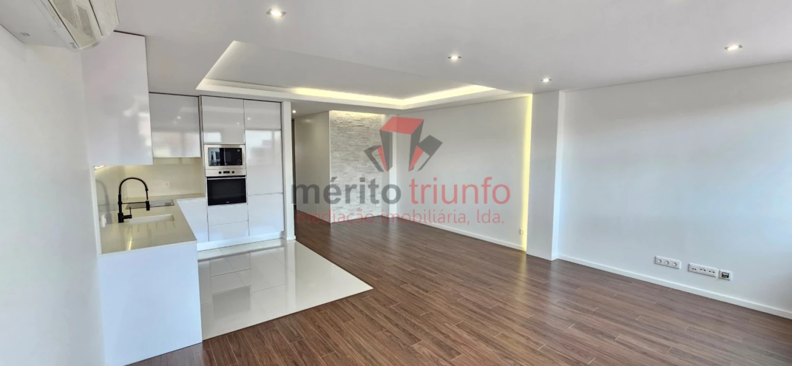 Apartamento T3 para Venda em Ramalde Foto 2