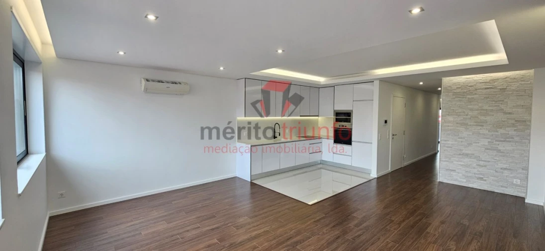 Apartamento T3 para Venda em Ramalde Foto 3