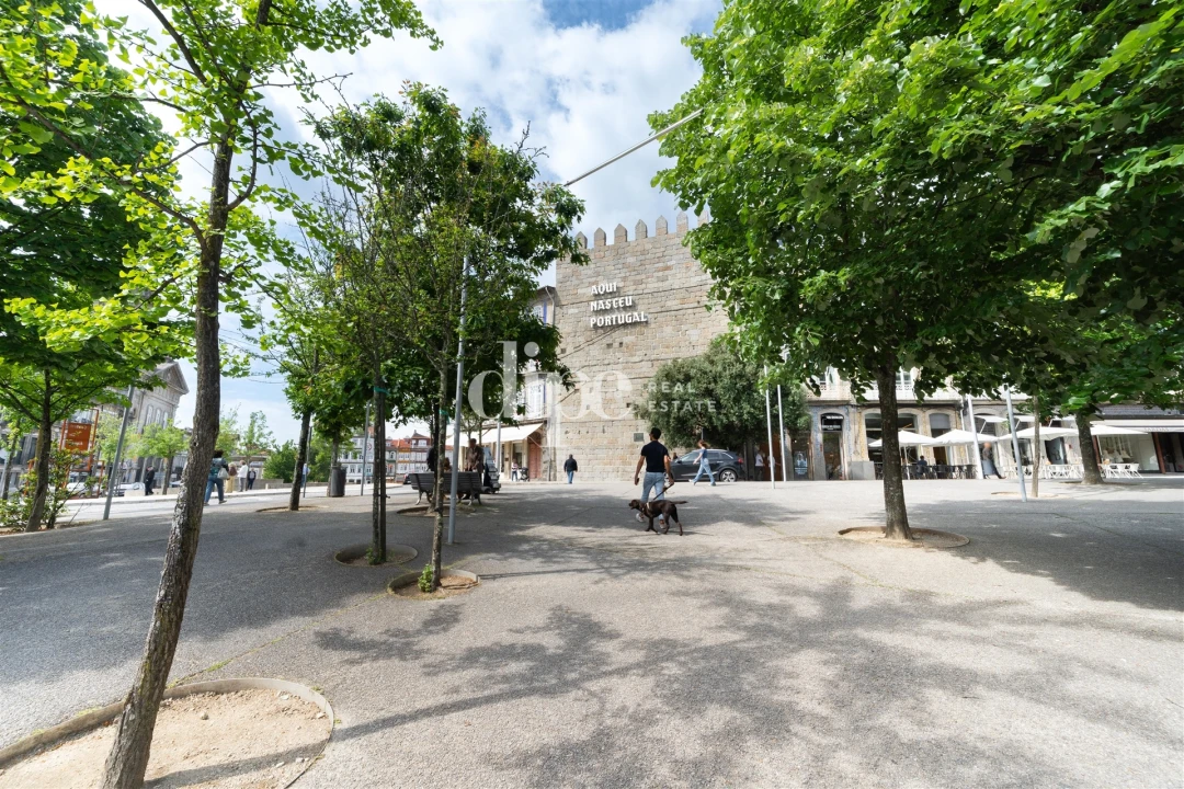 Loja para Trespasse em Oliveira, São Paio e São Sebastião Foto 3