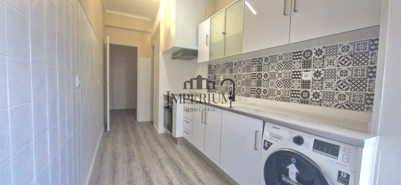 Apartamento T3 para Arrendamento em Póvoa de Santo Adrião e Olival Basto Foto 3