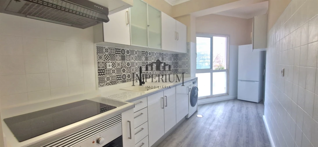 Apartamento T3 para Arrendamento em Póvoa de Santo Adrião e Olival Basto Foto 4