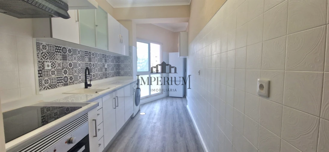 Apartamento T3 para Arrendamento em Póvoa de Santo Adrião e Olival Basto Foto 2