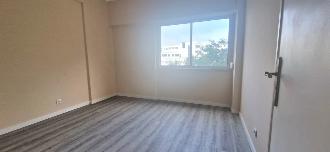 Apartamento T3 para Arrendamento em Póvoa de Santo Adrião e Olival Basto Foto 21