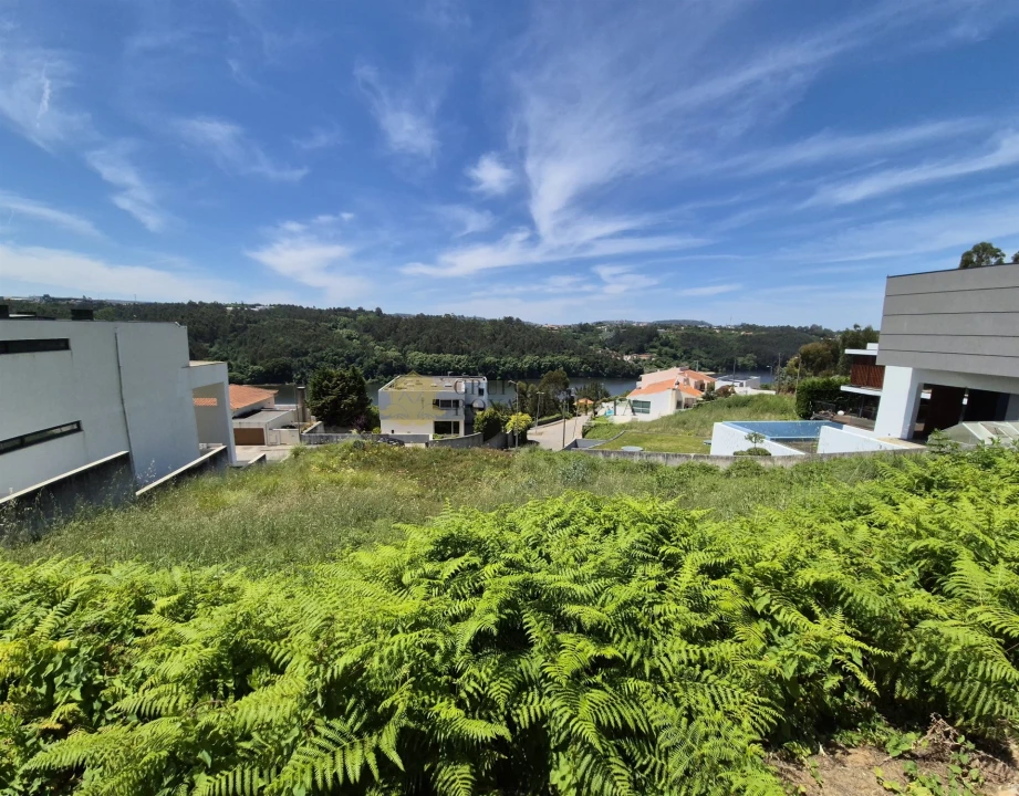 Terreno para Venda em Gondomar (São Cosme), Valbom e Jovim Foto 1