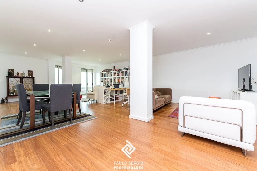 Apartamento T4 para Venda em Espinho Foto 3