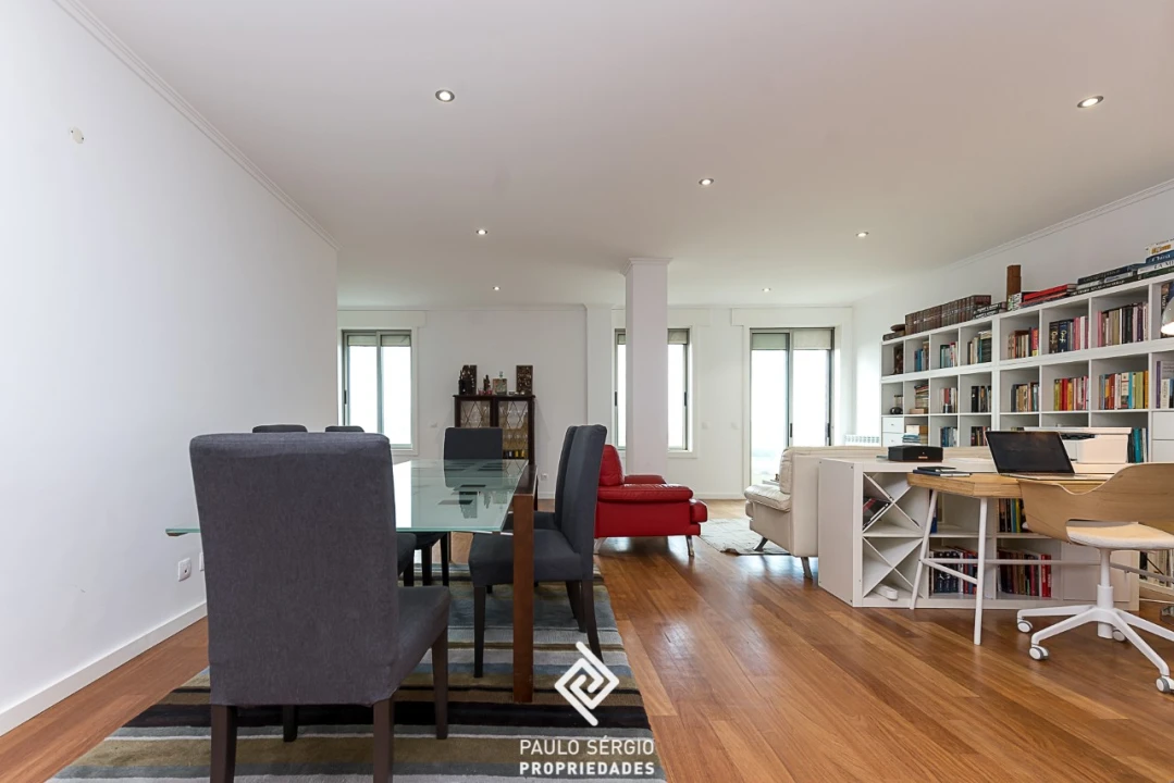 Apartamento T4 para Venda em Espinho Foto 9