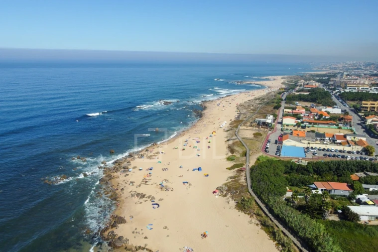 Moradia T4 para Venda em Madalena Foto 10