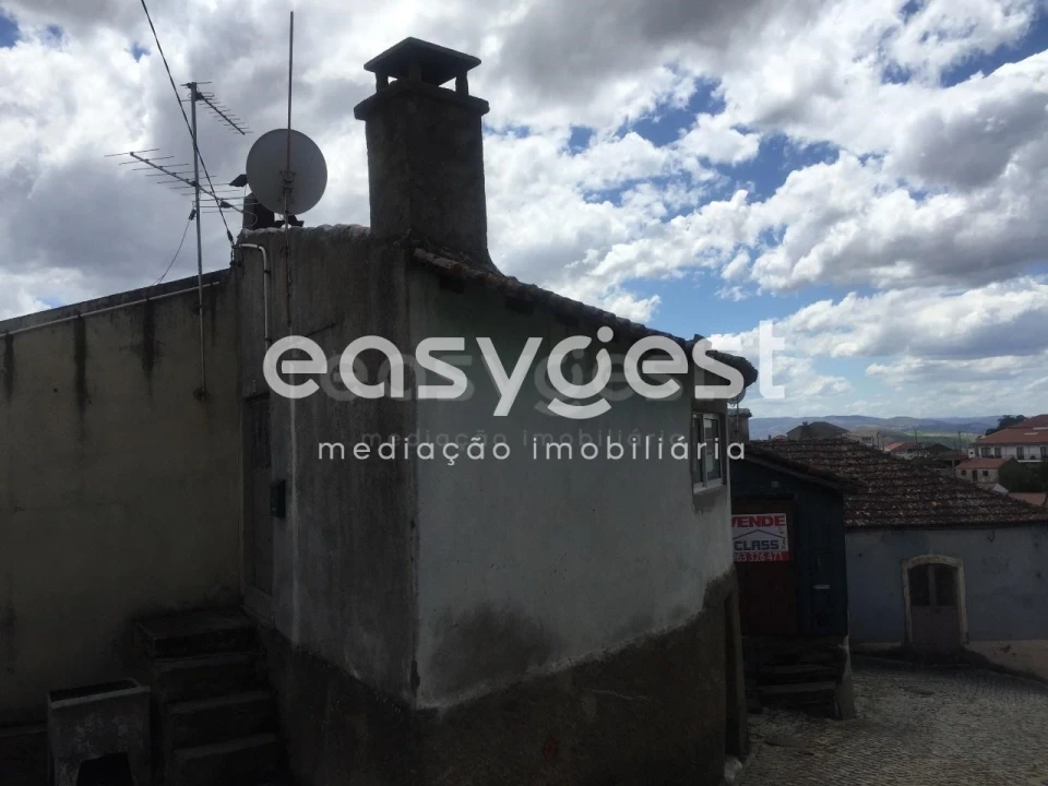 Moradia T2 para Venda em Açoreira Foto 10