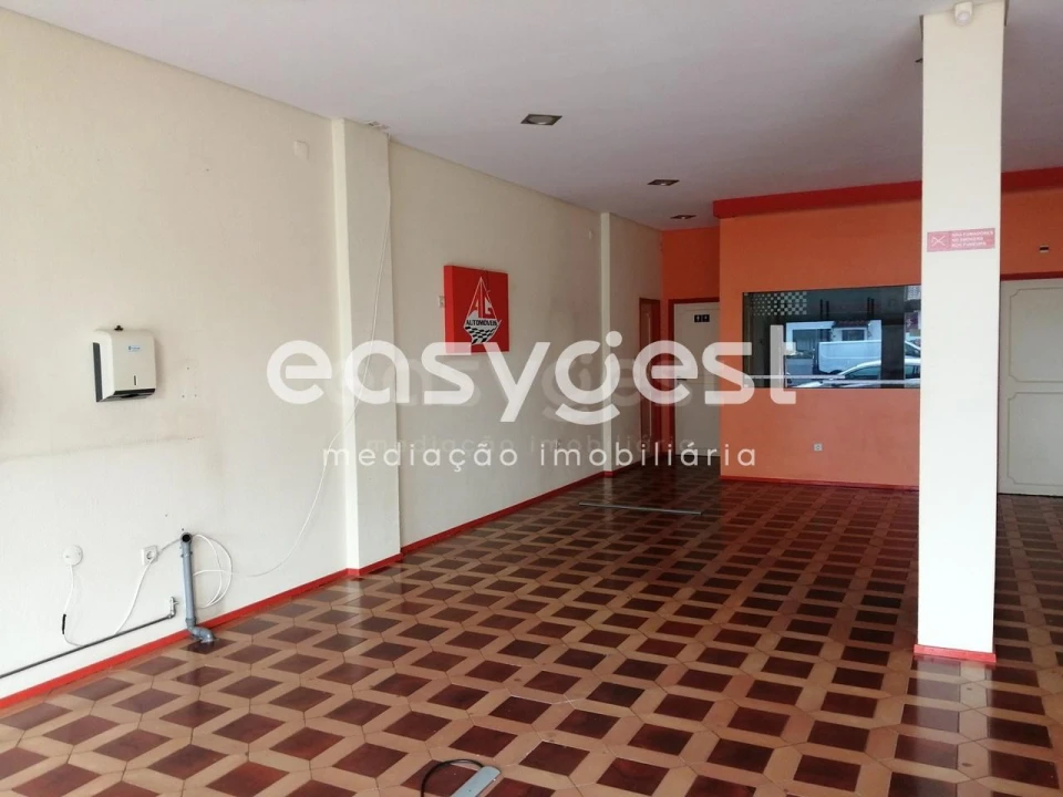 Loja para Venda em Alfena Foto 3