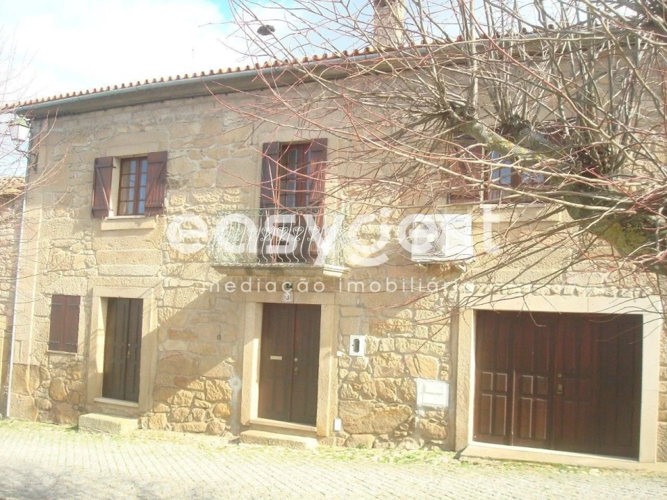 Moradia T4 para Venda em Almendra Foto 1