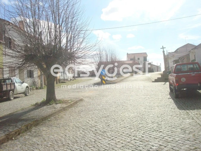 Moradia T4 para Venda em Almendra Foto 2