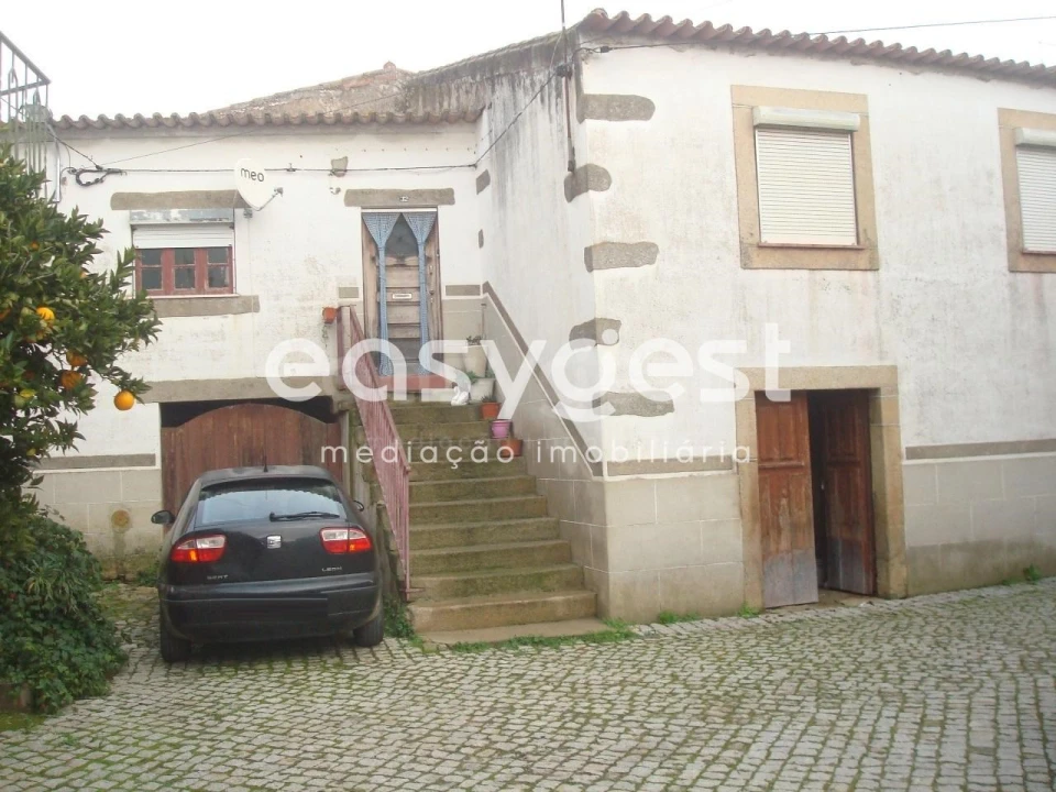 Moradia T5 para Venda em Almendra Foto 1