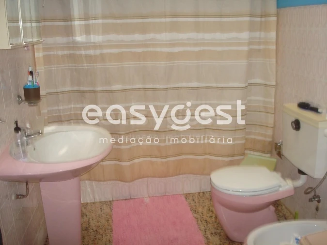 Moradia T5 para Venda em Almendra Foto 4