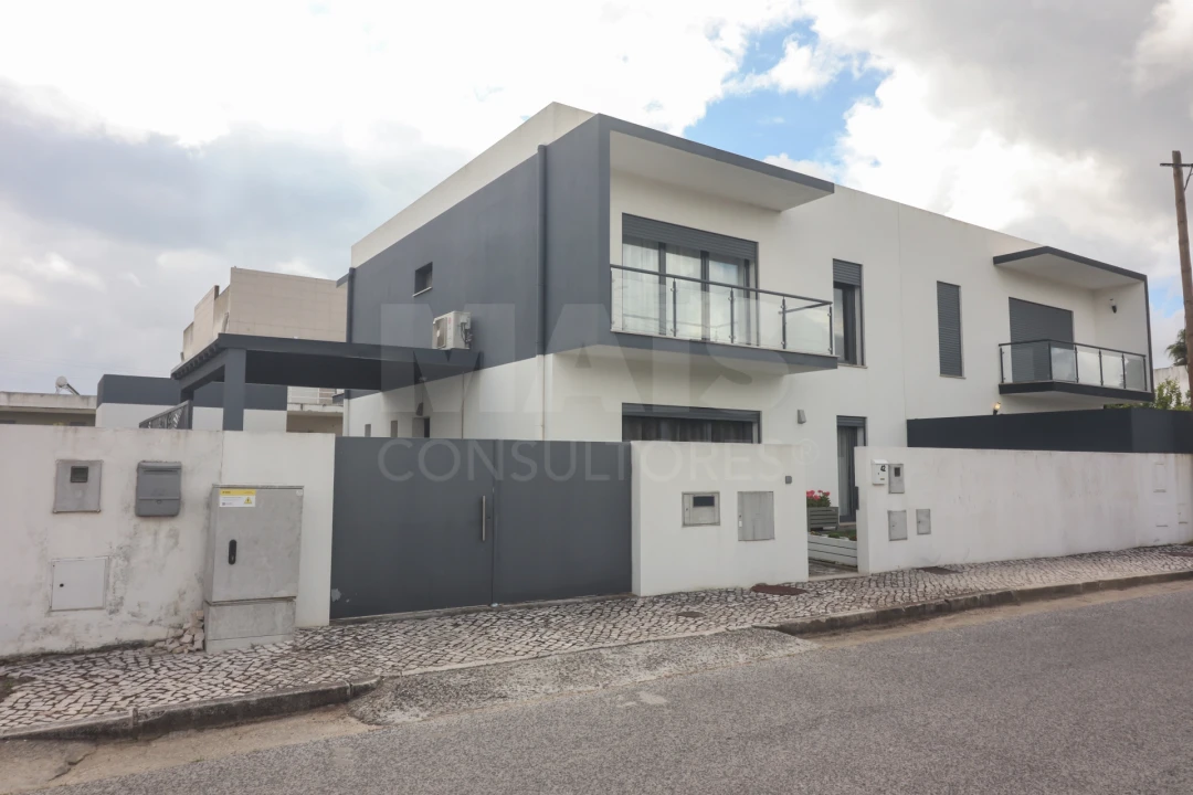 Moradia T3 para Venda em Aveiras de Cima Foto 2