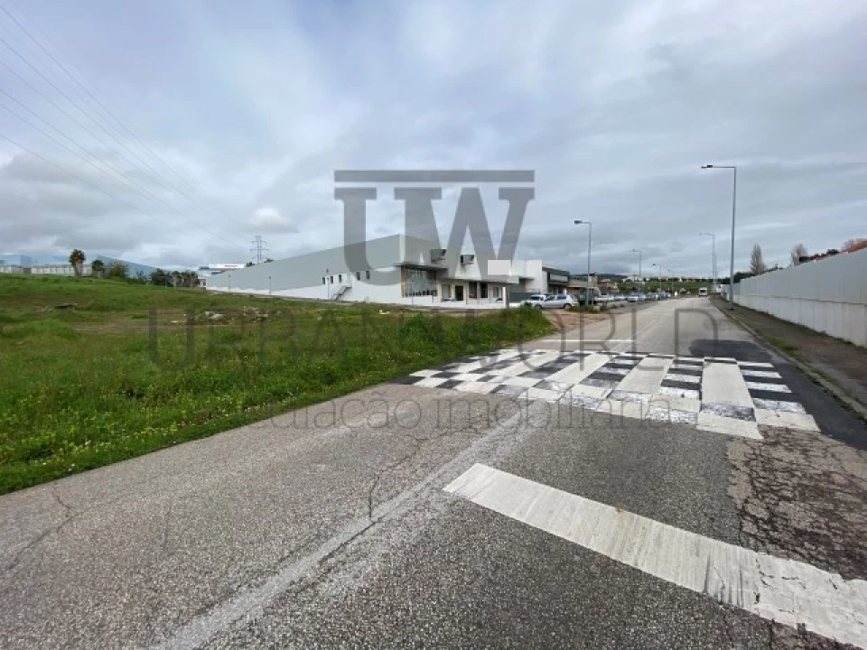 Terreno Comércio / Armazém para Venda em Vialonga Foto 8