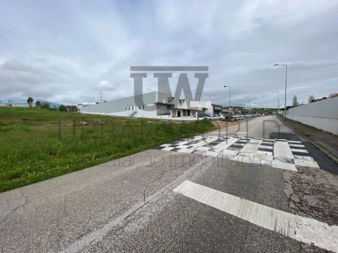 Terreno Comércio / Armazém para Venda em Vialonga Foto 8