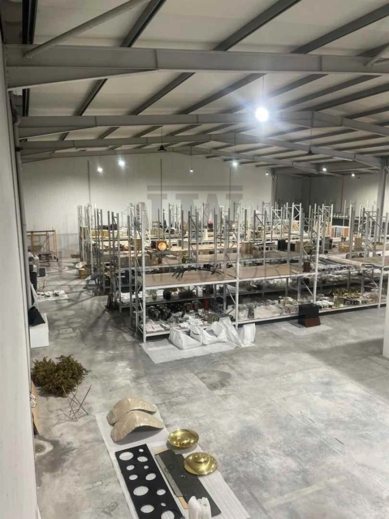 Armazém para Venda em São João da Madeira Foto 1