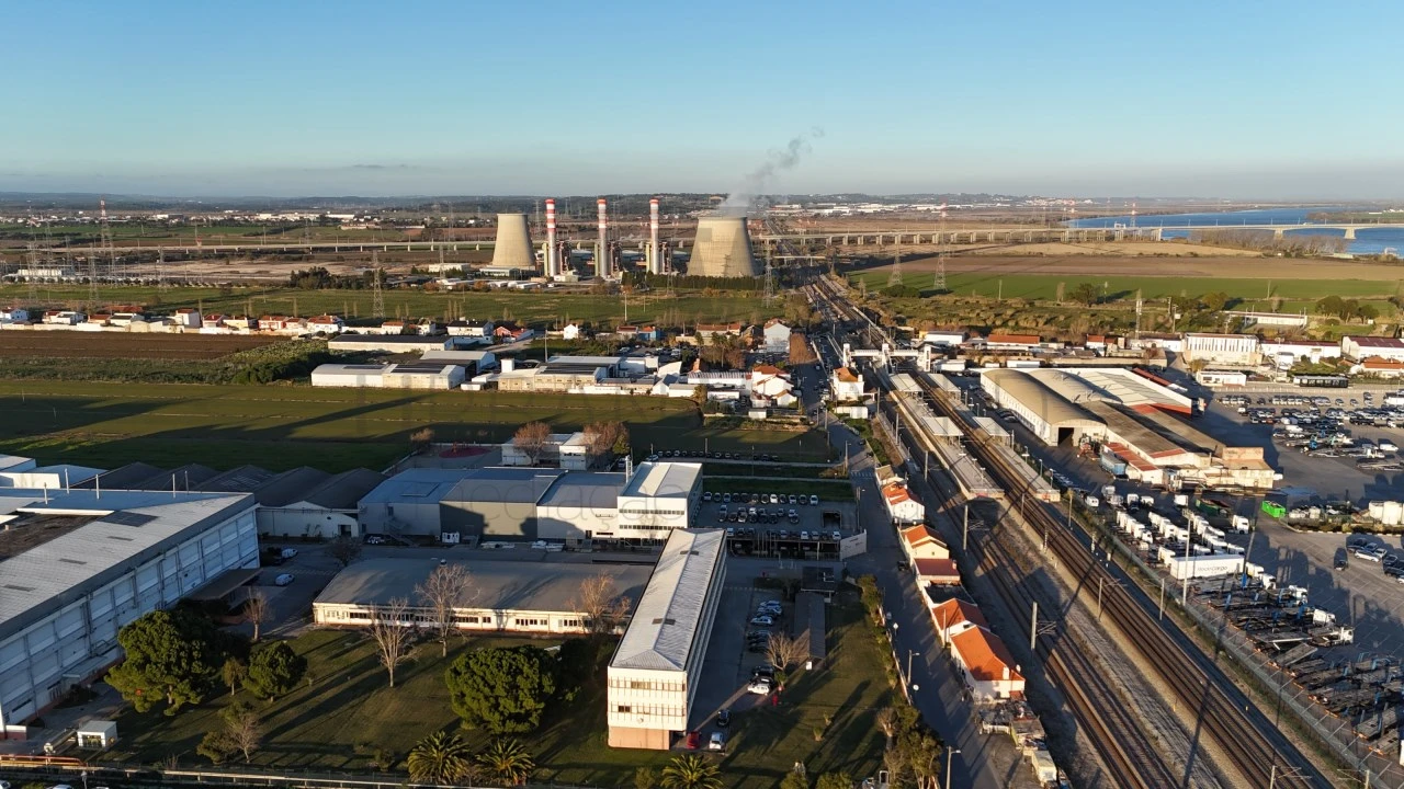 Terreno Comércio / Armazém para Venda em Carregado e Cadafais Foto 21