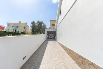 Moradia T2 para Venda em Santa Iria de Azoia, São João da Talha e Bobadela