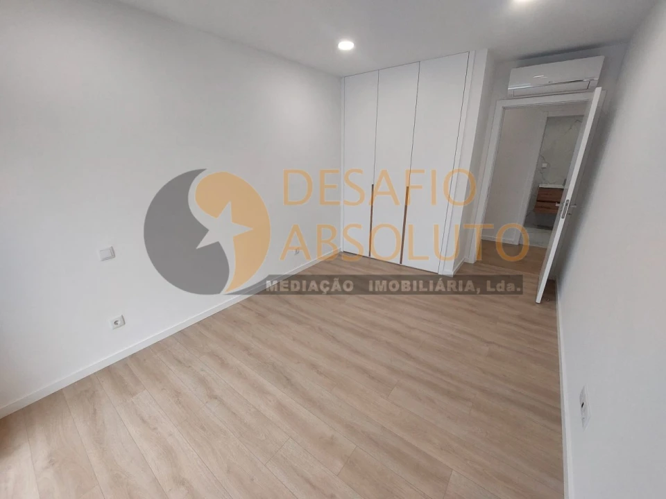 Moradia T4 para Venda em Quinta do Anjo Foto 4