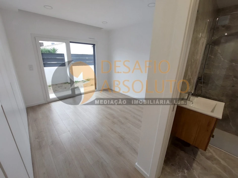 Moradia T4 para Venda em Quinta do Anjo Foto 9