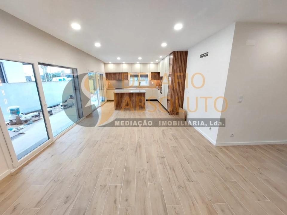Moradia T4 para Venda em Quinta do Anjo Foto 2