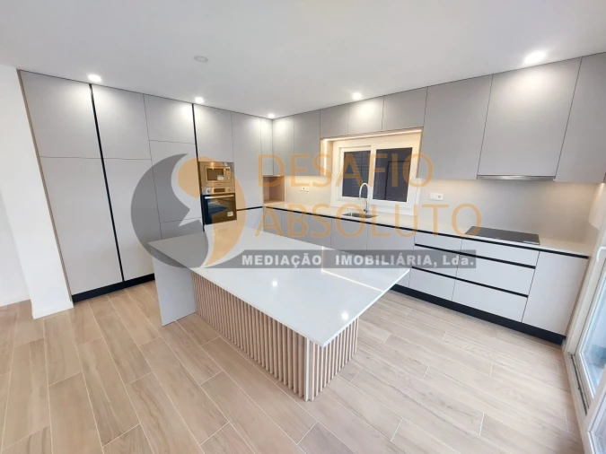 Moradia T4 para Venda em Quinta do Anjo Foto 2