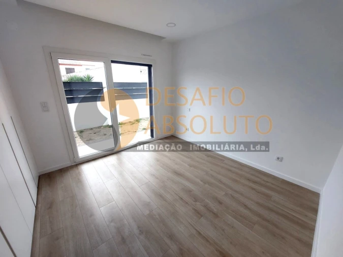 Moradia T4 para Venda em Quinta do Anjo Foto 11