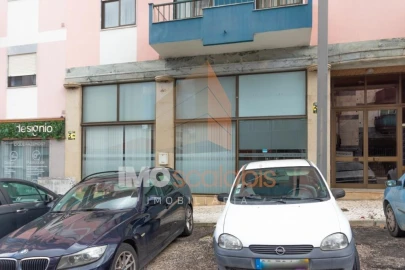 Loja para Venda em Romeira e Várzea