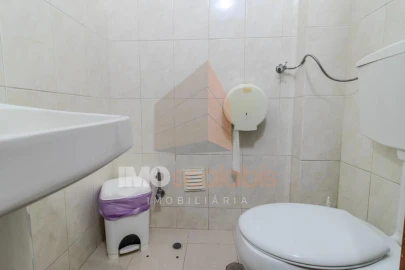 Loja para Venda em Romeira e Várzea