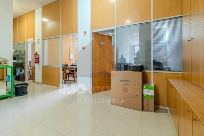 Loja para Venda em Romeira e Várzea