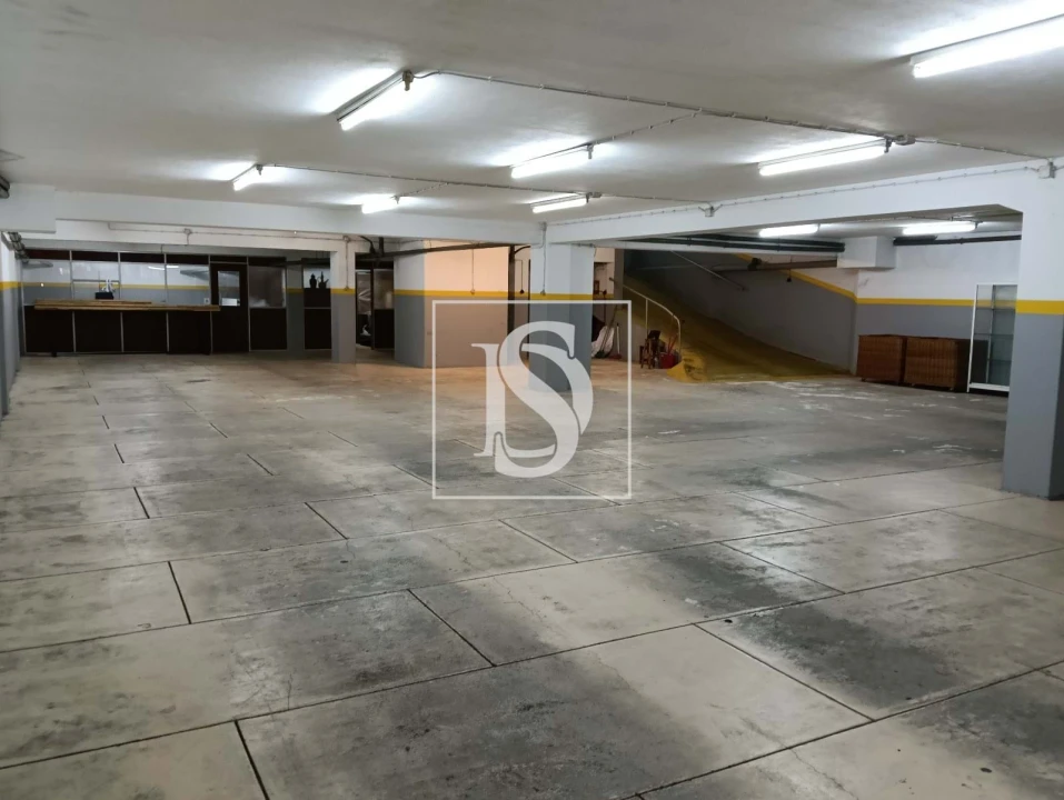 Armazém para Venda em Santa Marinha Foto 1