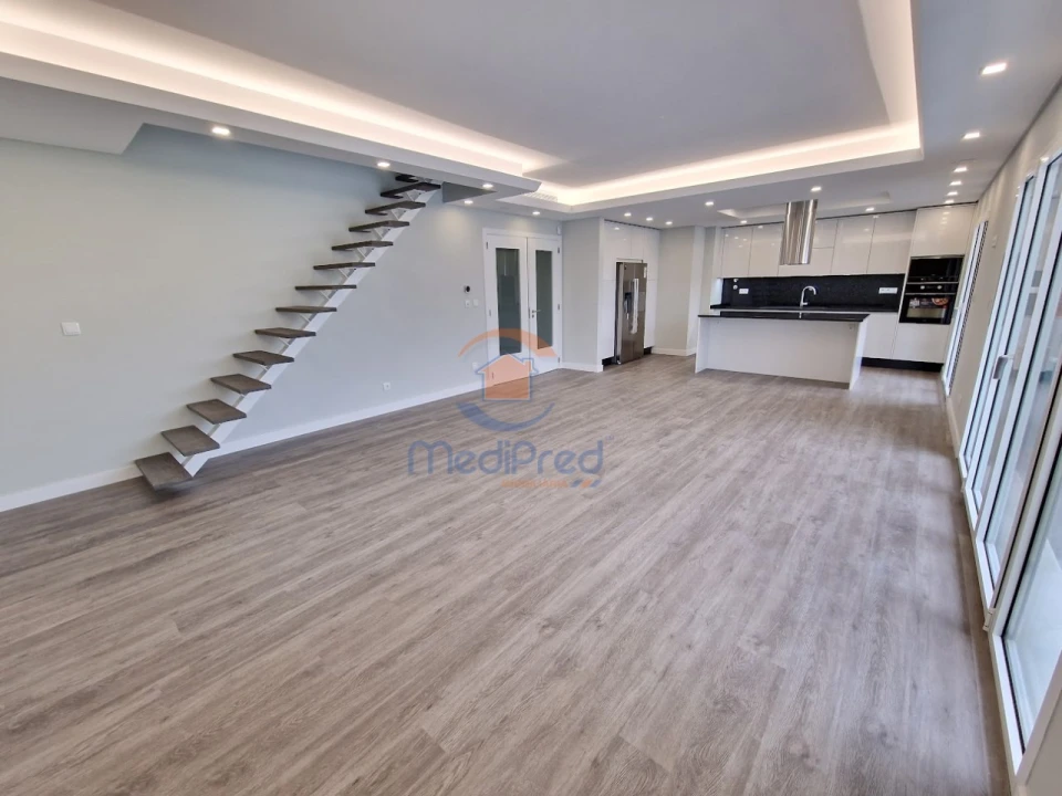 Apartamento T2 para Venda em Ramada e Caneças Foto 2