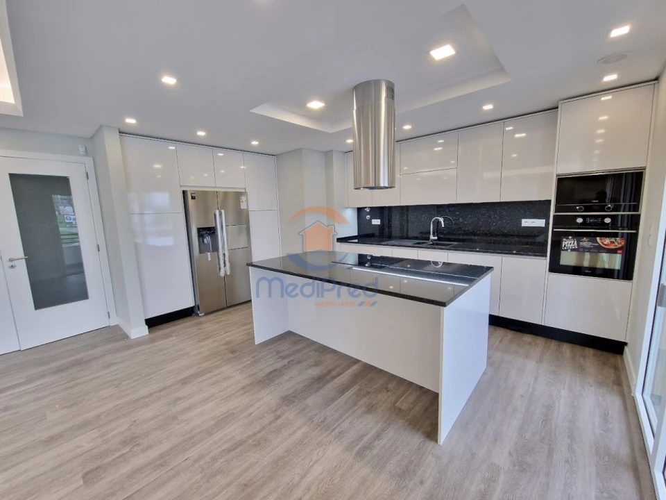 Apartamento T2 para Venda em Ramada e Caneças Foto 3