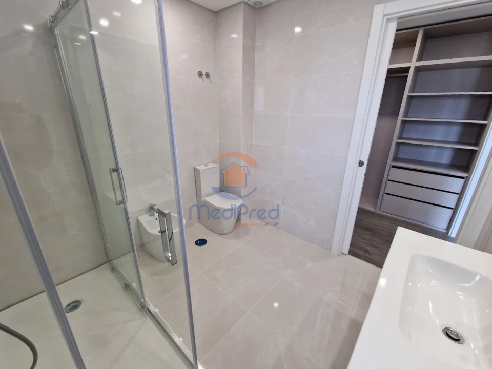 Apartamento T2 para Venda em Ramada e Caneças Foto 12