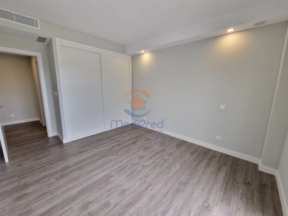 Apartamento T2 para Venda em Ramada e Caneças Foto 15