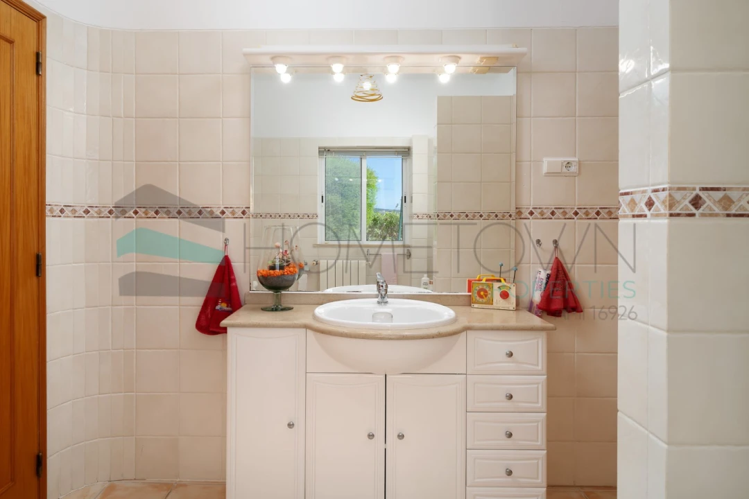 Moradia T4 para Venda em Bensafrim e Barão de São João Foto 26